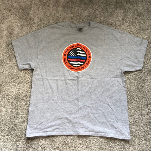 Gildan Other - *SOLD* Men’s Philadelphia Flyers T-Shirt